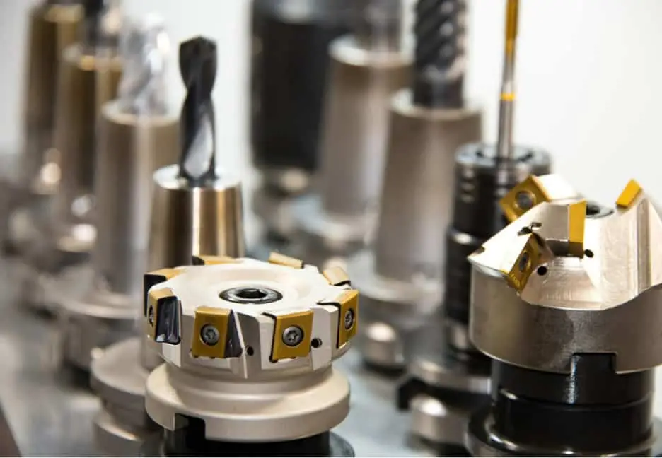 cnc-machining-vs-manual-machining